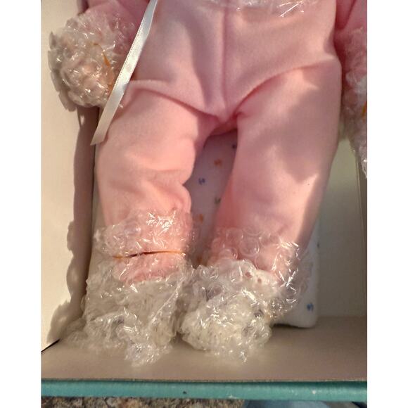 NRFB Ashton Drake Elizabeth's Homecoming Porcelain Doll by Kathy Hippensteel - Picture 7 of 12